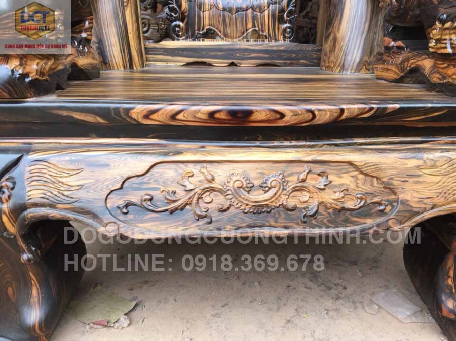 Bàn ghế Mun sọc chạm Nghê