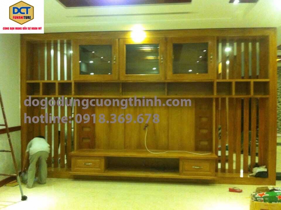 Kệ tivi gỗ gõ đỏ đơn giản
