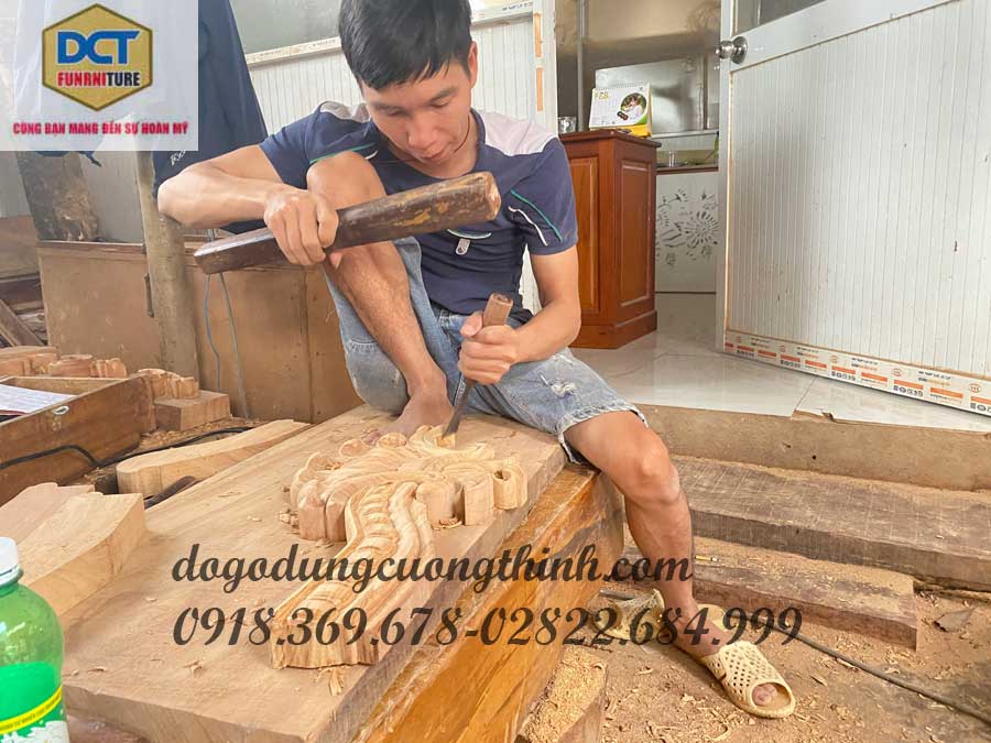 canh cua phong khach co dien