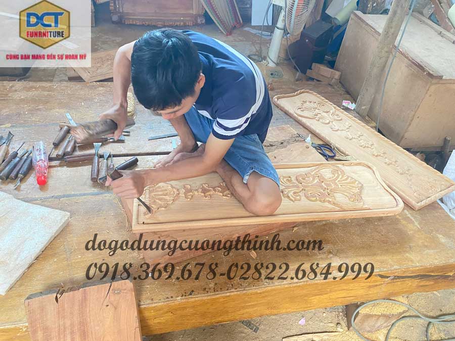 canh cua phong khach co dien
