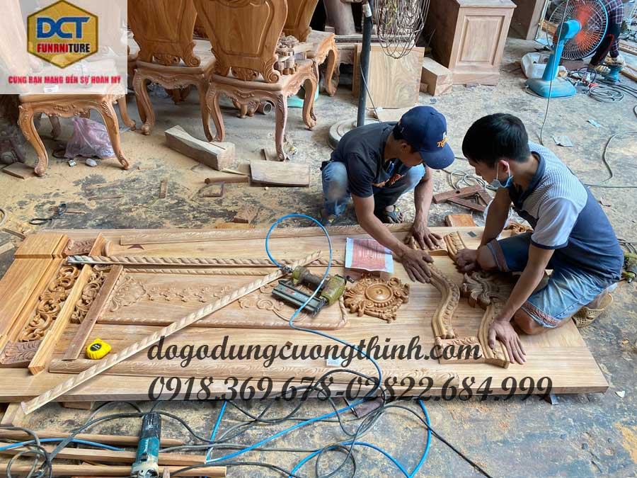 canh cua phong khach co dien