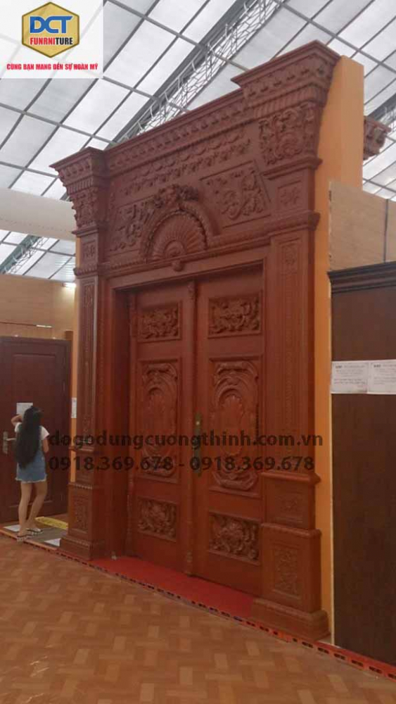 cánh cửa gỗ
