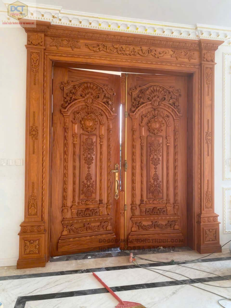 Bộ cửa mặt tiền 2 cánh cổ điển gỗ gõ đỏ CC66GD đẳng cấp