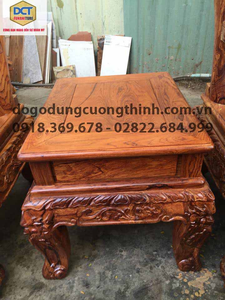 ban ghe chạm nghe