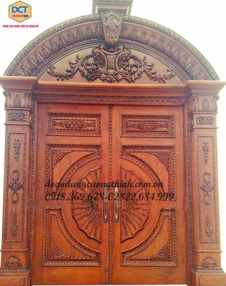 Mẫu cửa cổ điển 2 cánh cổ điển