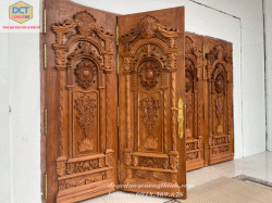 bo-cua-chinh-co-dien-co-dien-dep-go-go-do