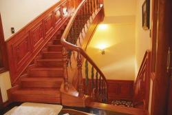 mẫu cầu thang bằng gỗ tự nhiên