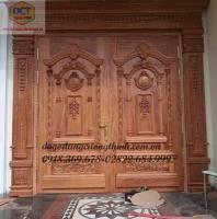 cánh cửa tân cổ điển