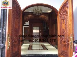 cánh cửa phòng khách sang trọng