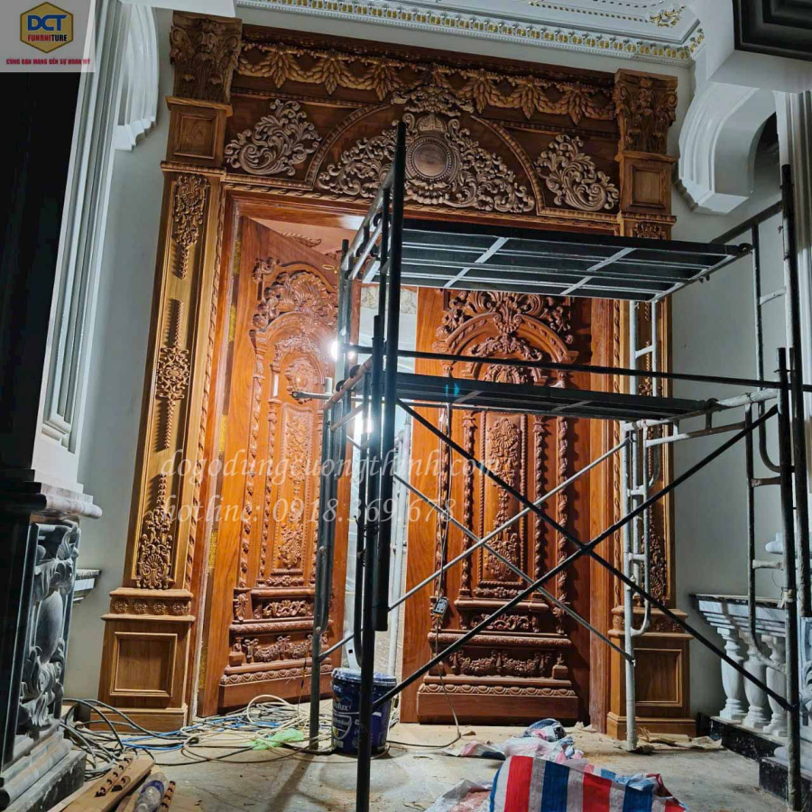 thi công bộ cửa cổ điển đẳng cấp